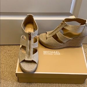 Great sandal never worn